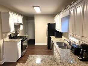 1945 Grayson Oaks Ct in Lawrenceville, GA - Building Photo - Building Photo