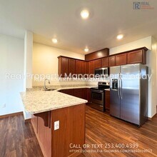 601 5th St in Puyallup, WA - Building Photo - Building Photo