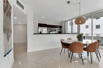 225 179th Dr in Sunny Isles Beach, FL - Foto de edificio - Building Photo