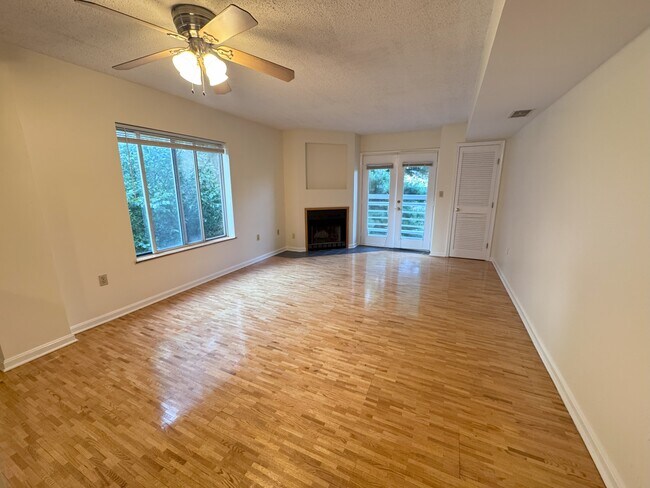 325 Franklin St, Unit 408