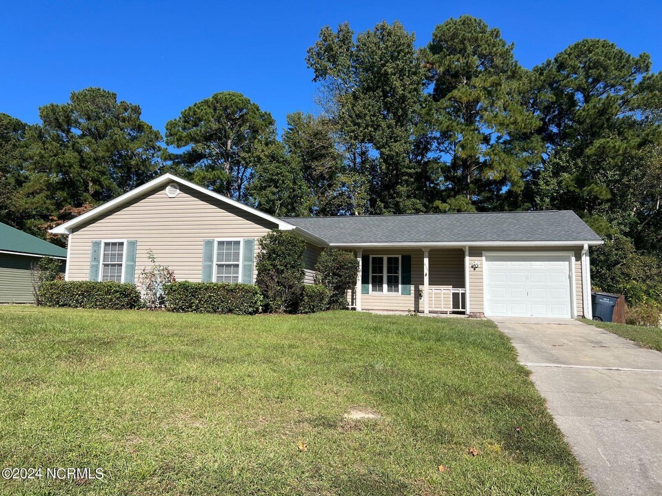 415 Mark Ln in Jacksonville, NC - Building Photo