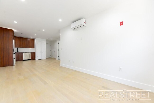 1889 Bergen St in Brooklyn, NY - Building Photo - Building Photo