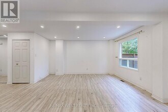 152 Don Head Village Blvd in Richmond Hill, ON - Building Photo - Building Photo