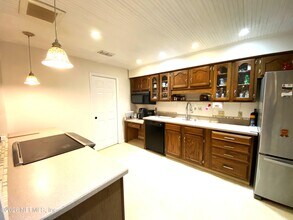 7252 Holiday Hill Ct in Jacksonville, FL - Building Photo - Building Photo