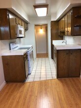 5353 Yarmouth Ave, Unit 202 in Encino, CA - Building Photo - Building Photo