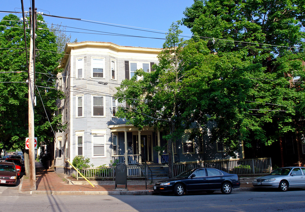 90 Mellen St in Portland, ME - Building Photo