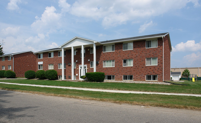 Delta Village Apartments in Lansing, MI - Foto de edificio - Building Photo