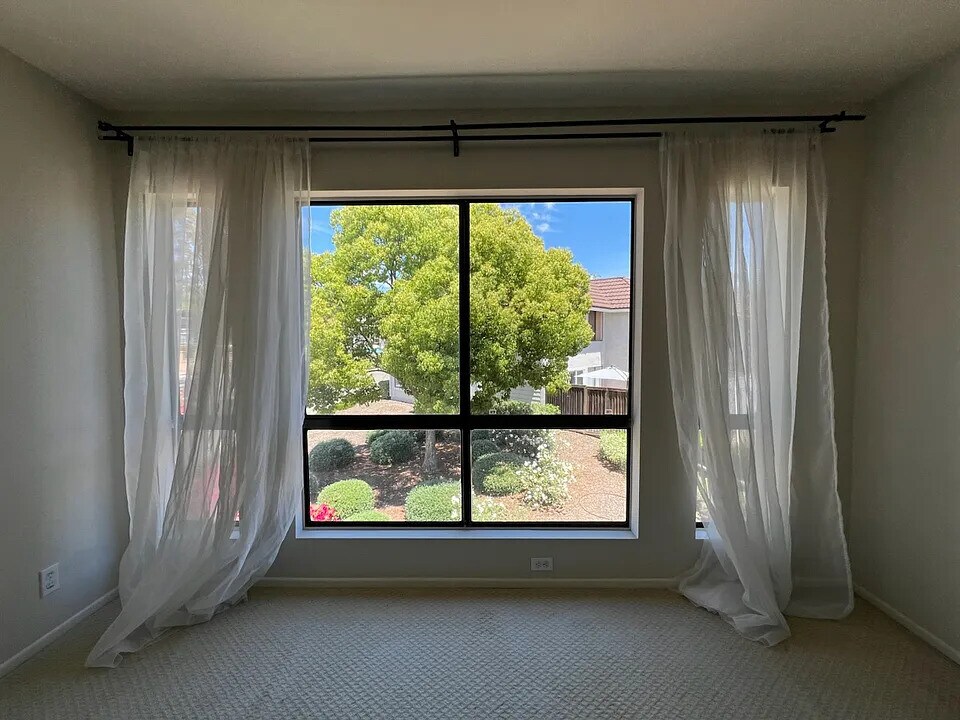 25885 Trabuco Rd in Lake Forest, CA - Building Photo