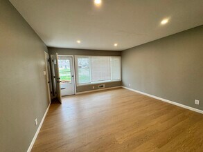 1400 E Hanna Ave in Indianapolis, IN - Foto de edificio - Building Photo