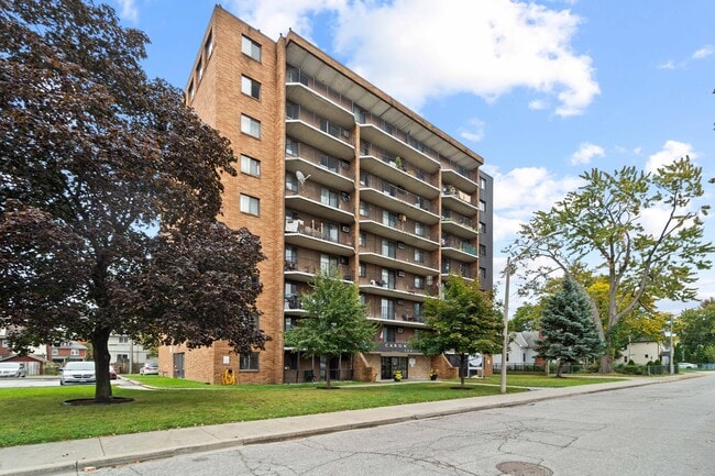 360 Caron Ave in Windsor, ON - Building Photo - Building Photo