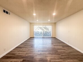 6041 Whitsett Ave, Unit 206 in Los Angeles, CA - Building Photo - Building Photo