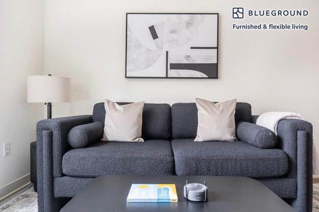 11000 NE 10th St in Bellevue, WA - Building Photo - Building Photo