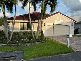 6100 Manchester Ln in Davie, FL - Building Photo