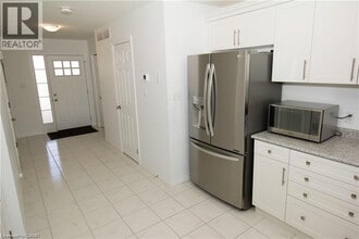 135 Hardcastle Dr in Cambridge, ON - Building Photo - Building Photo