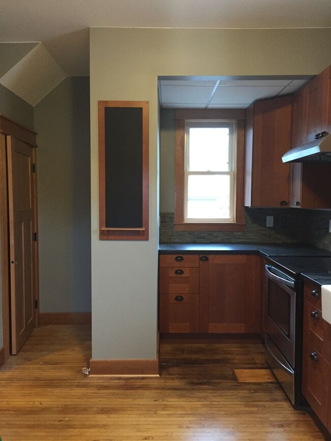 1414 1/2 Jefferson St in Duluth, MN - Building Photo - Building Photo