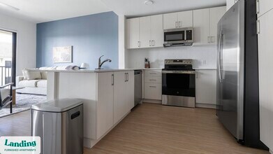 7301 Lake Bank Lp, Unit D2-307 in Ft. Myers, FL - Foto de edificio - Building Photo