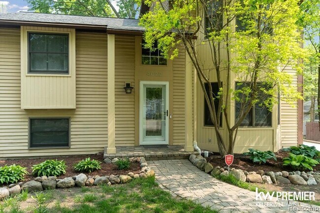 4022 Hazelett Dr in Waterford Township, MI - Building Photo - Building Photo