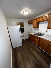 9B Carolyn Ter, Unit 9 B Carolyn Terrace Rosel in Roselle, NJ - Building Photo - Building Photo