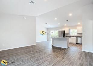 122 NW 12th Pl in Cape Coral, FL - Building Photo - Building Photo