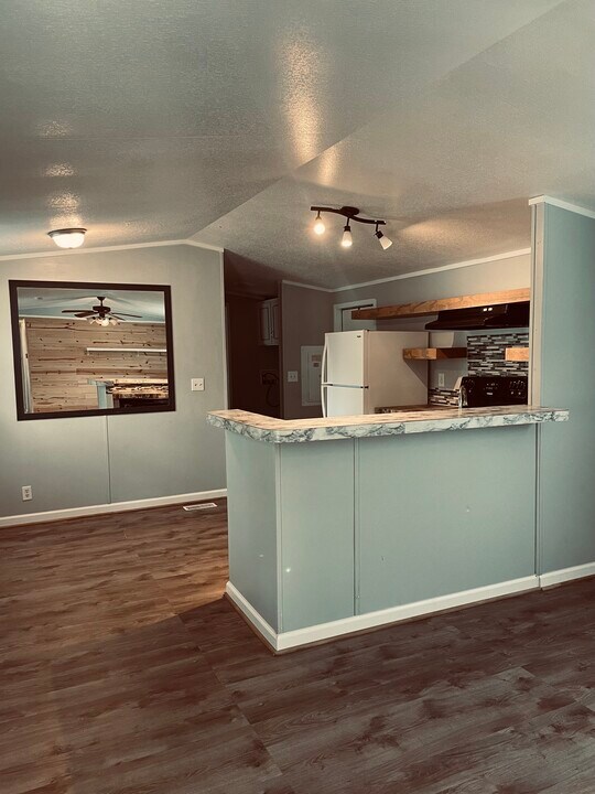 1800 N Live Oak St in Rockport, TX - Building Photo