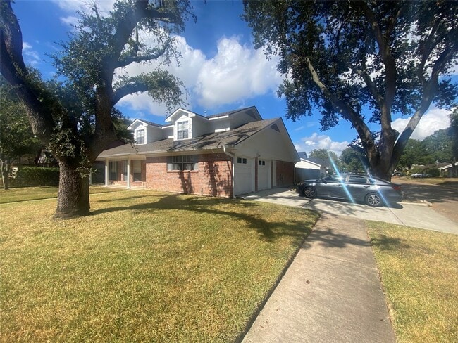 11702 N Petersham Dr in Houston, TX - Building Photo - Building Photo