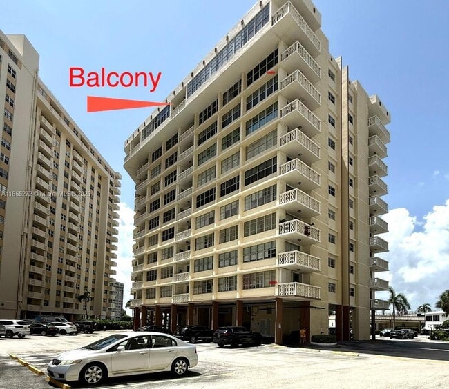 1817 S Ocean Dr in Hallandale Beach, FL - Building Photo - Building Photo