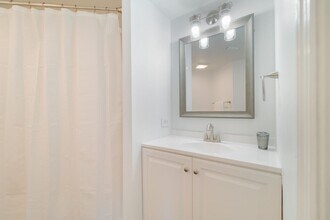 800 Crestwood Ct S in Royal Palm Beach, FL - Foto de edificio - Building Photo