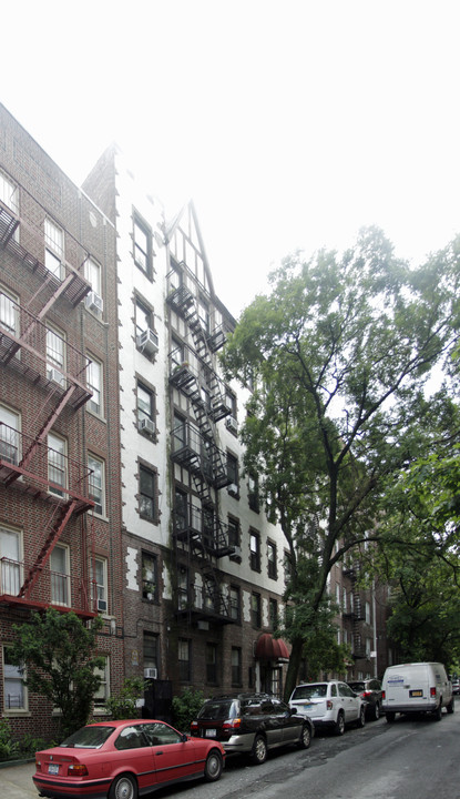 183 Pinehurst Avenue in New York, NY - Foto de edificio