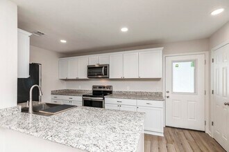 8930 Manion Dr in Beaumont, TX - Building Photo - Building Photo