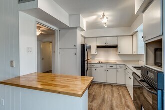 5833 Birchbrook Dr in Dallas, TX - Building Photo - Building Photo