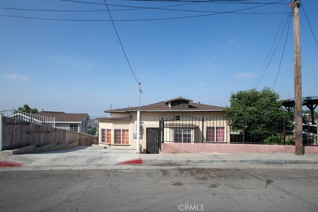 property at 1059 1/2 Buelah Cir