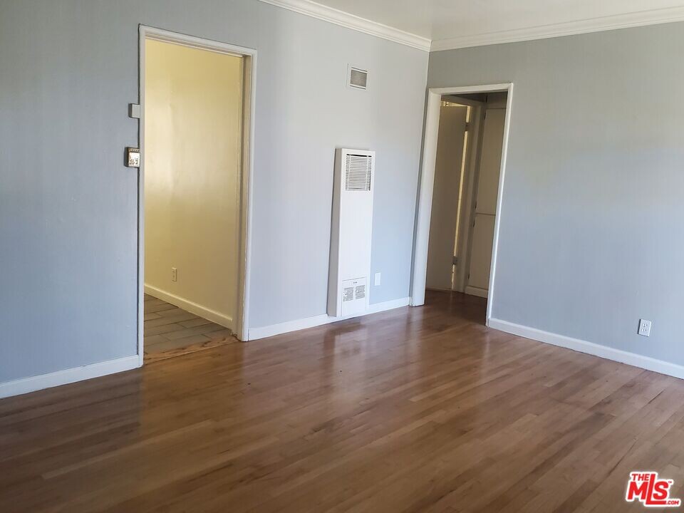 1059 S Norton Ave in Los Angeles, CA - Building Photo