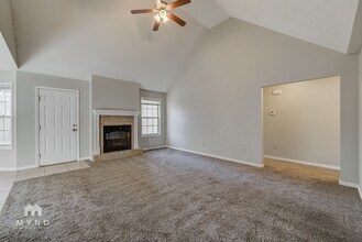 112 N Peach Brook in Nixa, MO - Foto de edificio - Building Photo