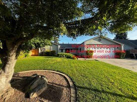 3142 E Race Ave in Visalia, CA - Building Photo