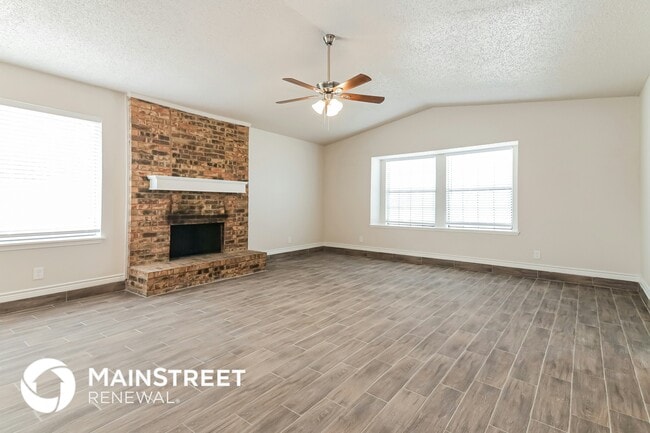 2718 Holy Cross Ln in Garland, TX - Foto de edificio - Building Photo