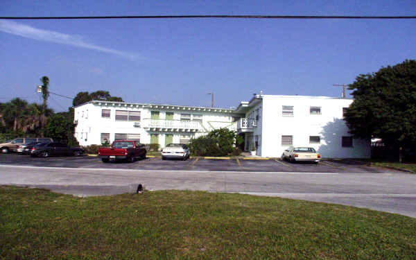 1319 W Point Dr in Cocoa, FL - Building Photo