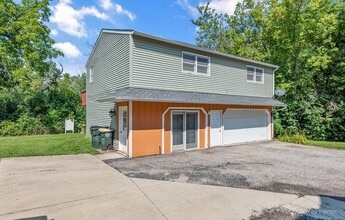 548 N Hainesville Rd, Unit AUCPAC in Round Lake Beach, IL - Building Photo - Building Photo
