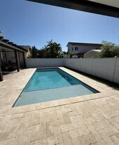 7874 NW 194th St in Hialeah, FL - Building Photo