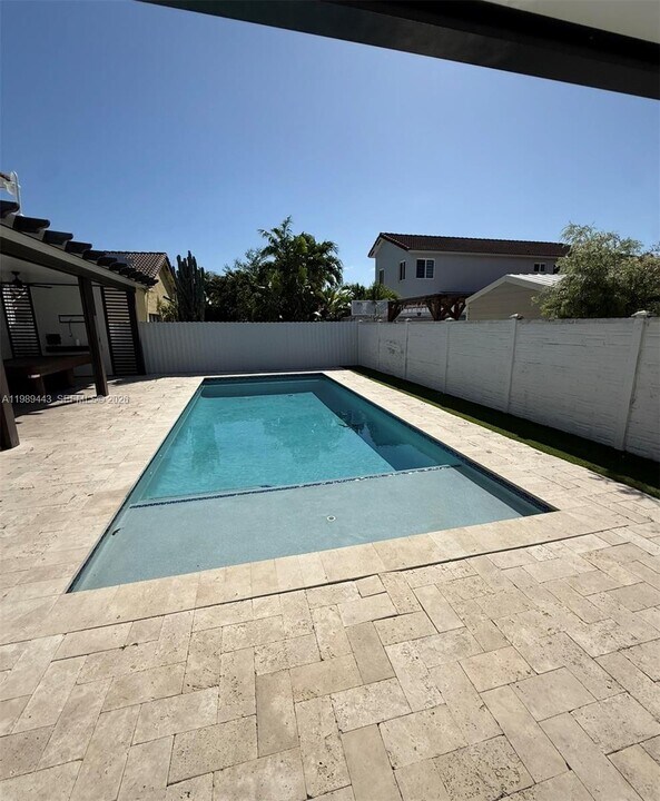 7874 NW 194th St in Hialeah, FL - Building Photo