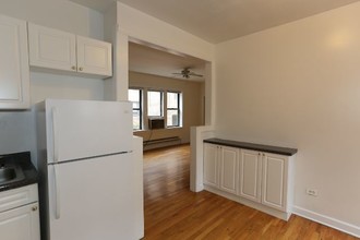 3725 N Pine Grove Ave-Unit -E2 in Chicago, IL - Building Photo - Building Photo