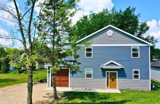 9821 N Marine Key Dr in Syracuse, IN - Building Photo