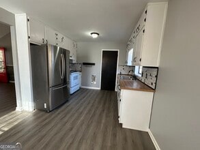 3544 Lakeview Dr in Gainesville, GA - Building Photo - Building Photo