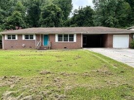 524 Kilarney Ave in Weaver, AL - Building Photo