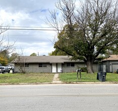 312 Williams Ave, Unit 312 in Cleburne, TX - Building Photo - Building Photo