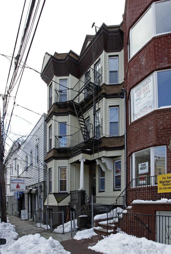 109 Hutton St in Jersey City, NJ - Building Photo - Building Photo