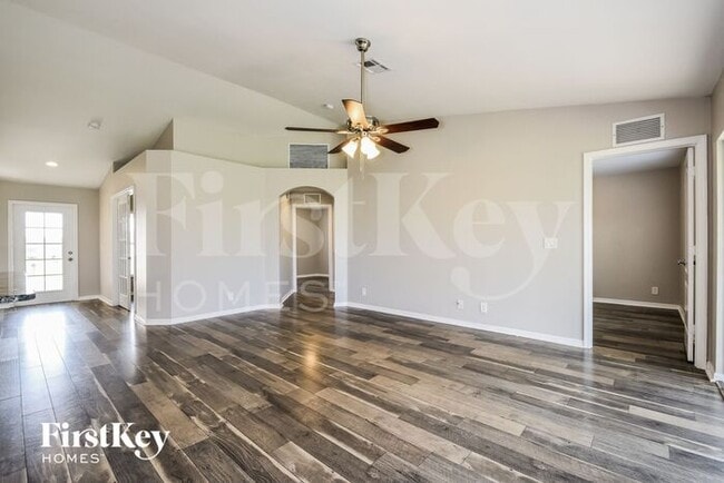 2744 NE 5th Ave in Cape Coral, FL - Building Photo - Building Photo