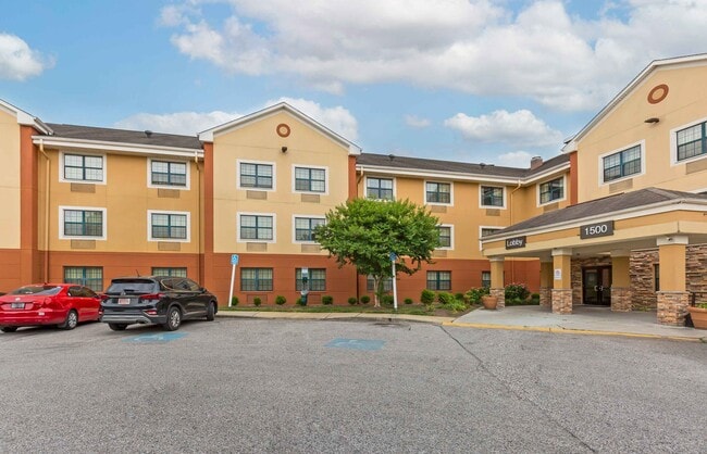 Furnished Studio-Baltimore - BWI Airport - in Linthicum Heights, MD - Foto de edificio - Building Photo