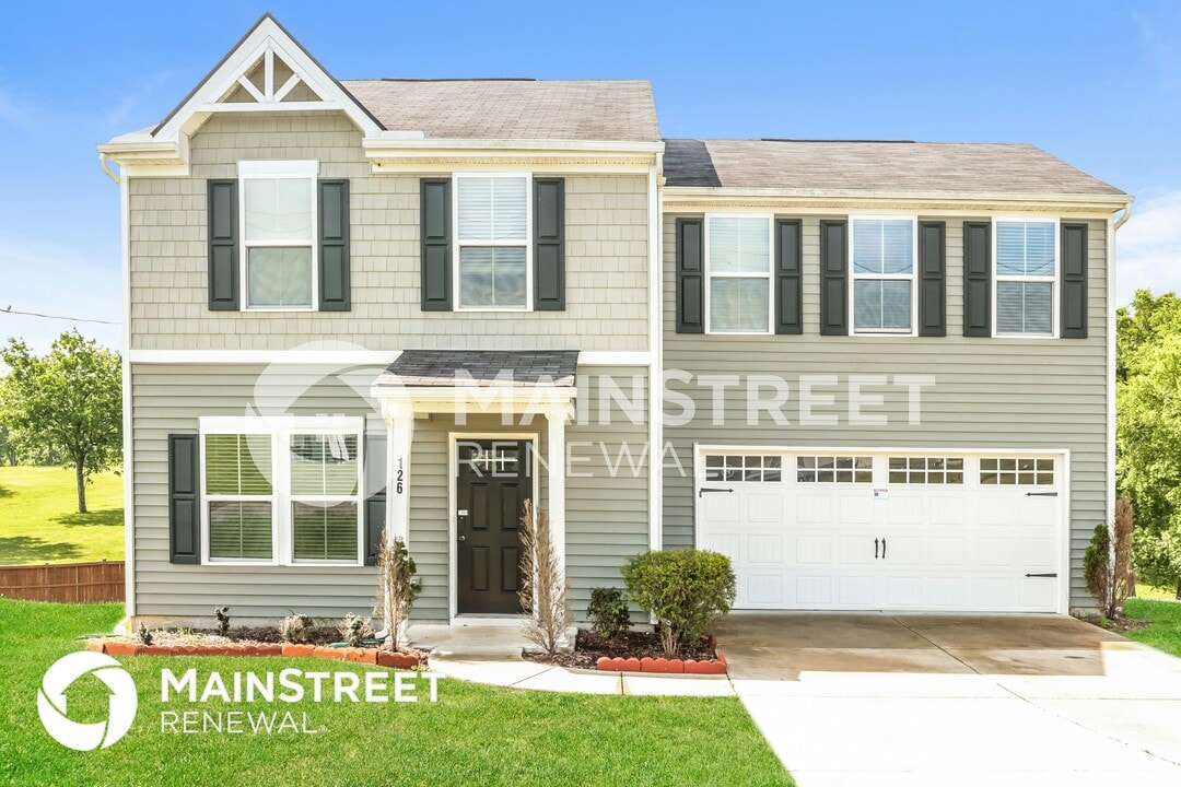 126 Moshe Yaalon Dr in La Vergne, TN - Building Photo