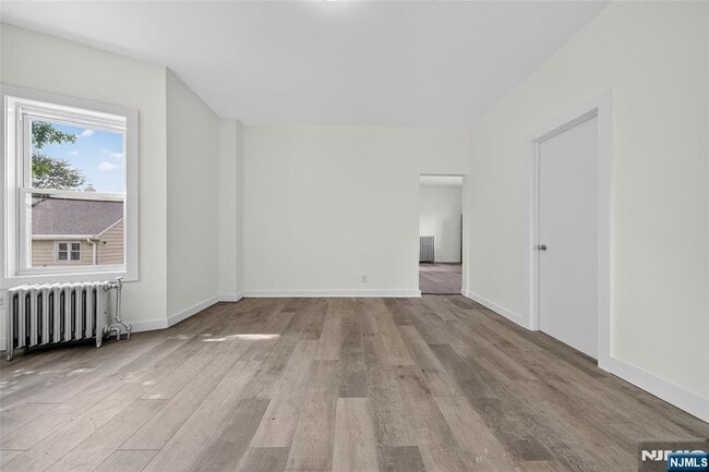 66 Boulevard in New Milford, NJ - Foto de edificio - Building Photo