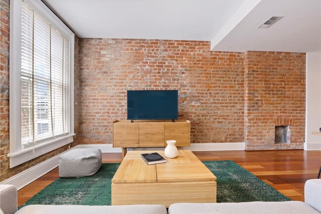 822 Perdido St in New Orleans, LA - Foto de edificio - Building Photo